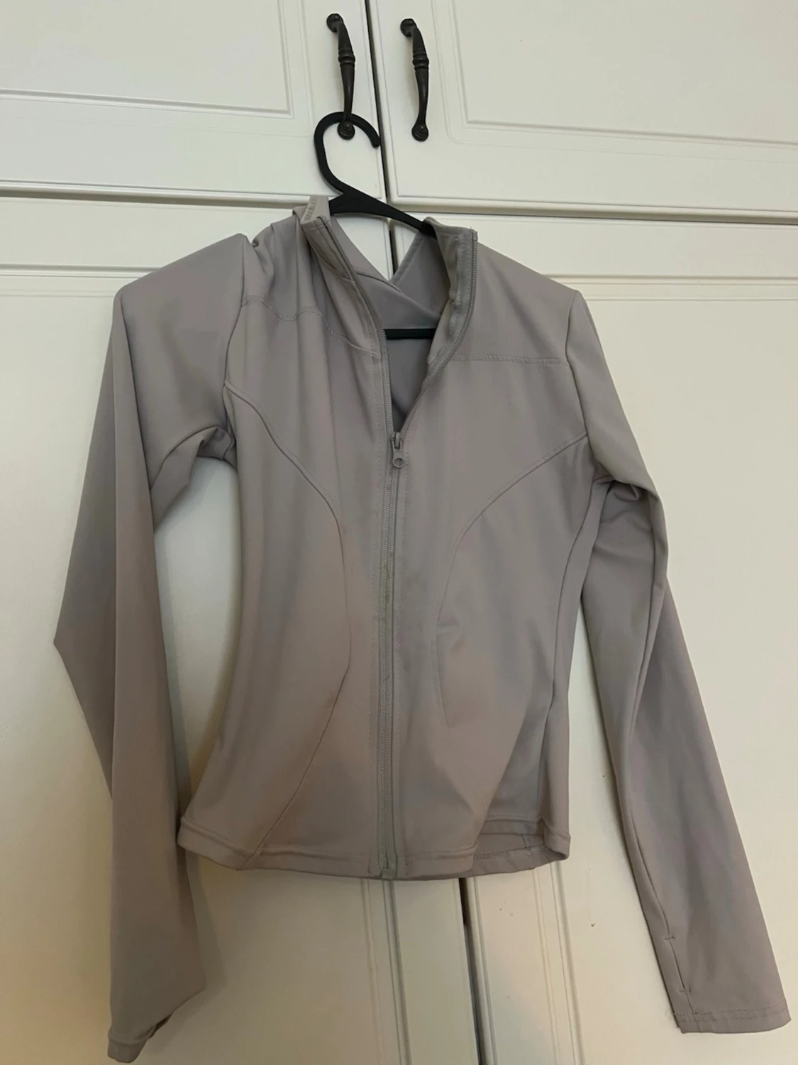Grå tröja  - 2