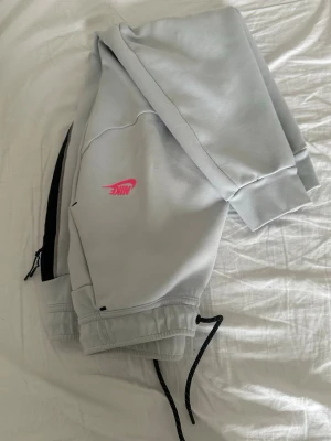  Nike Tech Fleece - Säljer mina Nike Tech Fleece byxor i storlek S