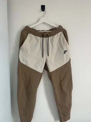 Nike tech - Använd skick, noppriga. 