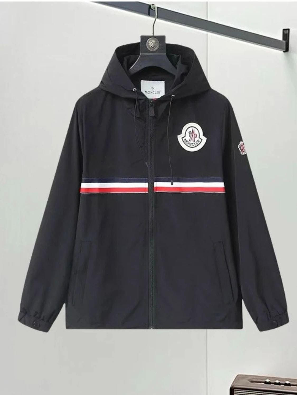 Svart vindjacka från Moncler