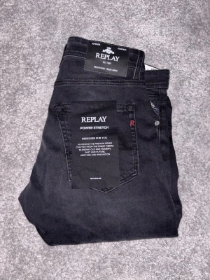 Replay Grover jeans - Replay Grover jeans. Helt nya med tags! Nypris 1199, mitt pris 799! Storlek 32/32. Hör av er vid frågor eller om ni vill ha fler bilder. Skickar inom 24h ✅