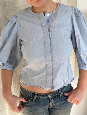 Blå blus - Blå blus 🤍