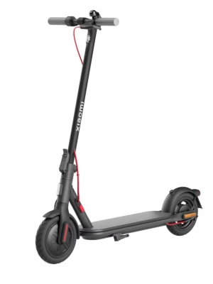 Xiaomi elscooter svart och w7 elskoter med 7 led  - Säljer en svart elscooter från Xiaomi och en annan som har inget märke för 5500kr inget är fel med de har ba liten skada Xiaomi hos märke  men syns inte! Den kör 20km/h. Andra skotern kör 35km/h och kan ändras från mph-km/h kan upplåsa utan appen till 35km/h eller till fast sport 25km/h för poliskontroll inget är fel med den och har liten grå skada hos bronsen syns inte heller de har jag haft typ 2 månader med min lilla bror ni får laddare och spegel hör av er om ni är intresserade! Den har led!