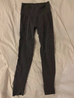 Amin tights - Säljer ett par helt oanvända Amin tights, lappen är dock borttagen när jag köpte dom… 