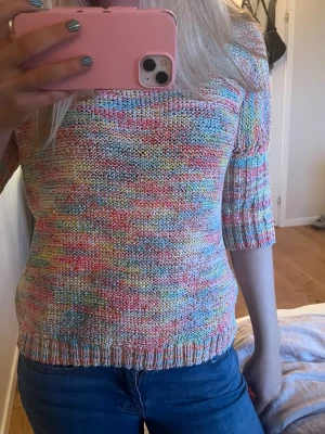 Tröja - Säljer denna tröjan som inte kommer till användning längre . Skriv om du har några frågor!💗💗