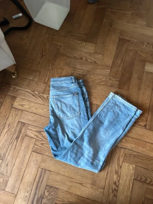 Ett par jeans från kappahl  - Säljer ett par basic jeans från kappahl👍🏻 Väldigt bra kvalité. Med storlek 164