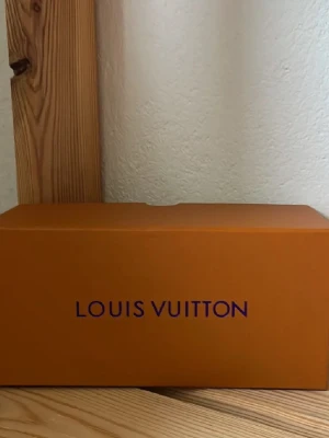 Solglasögon  - Hej säljer ett par nya solglasögon 