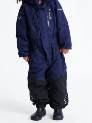 Mörkblå täckbyxor från Isbjörn - Overall från isbjörn storlek 128, två små hål nere på ena benet men det gör inget igenom båda lagrena av tyg. 