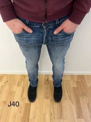 Blåa Jack & Jones jeans  - Blåa Jack & Jones jeans. Storlek W30 L30. Hör av er vid minsta fundering!