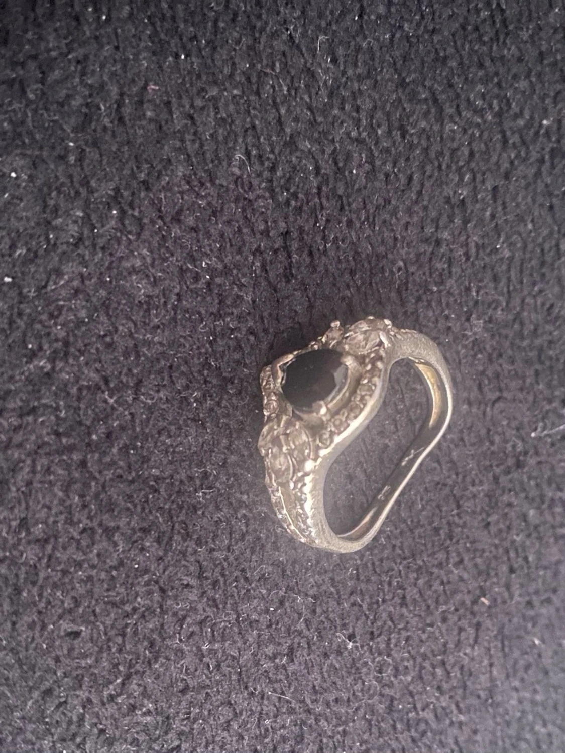 Silverring med svart sten och kristaller - 2