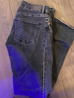 Jeans  - Bootcut jeans från Gina tricot i storlek 38. Bra skick