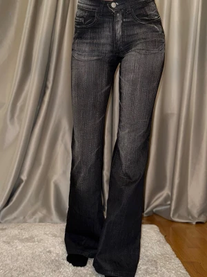 Y2K straight/bootcut jeans - Y2k jeans storlek s passar mer som xs 