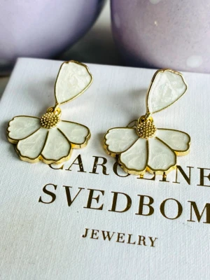 Floral earrings  - Floral earrings in stainless steel, unknown brand. New!