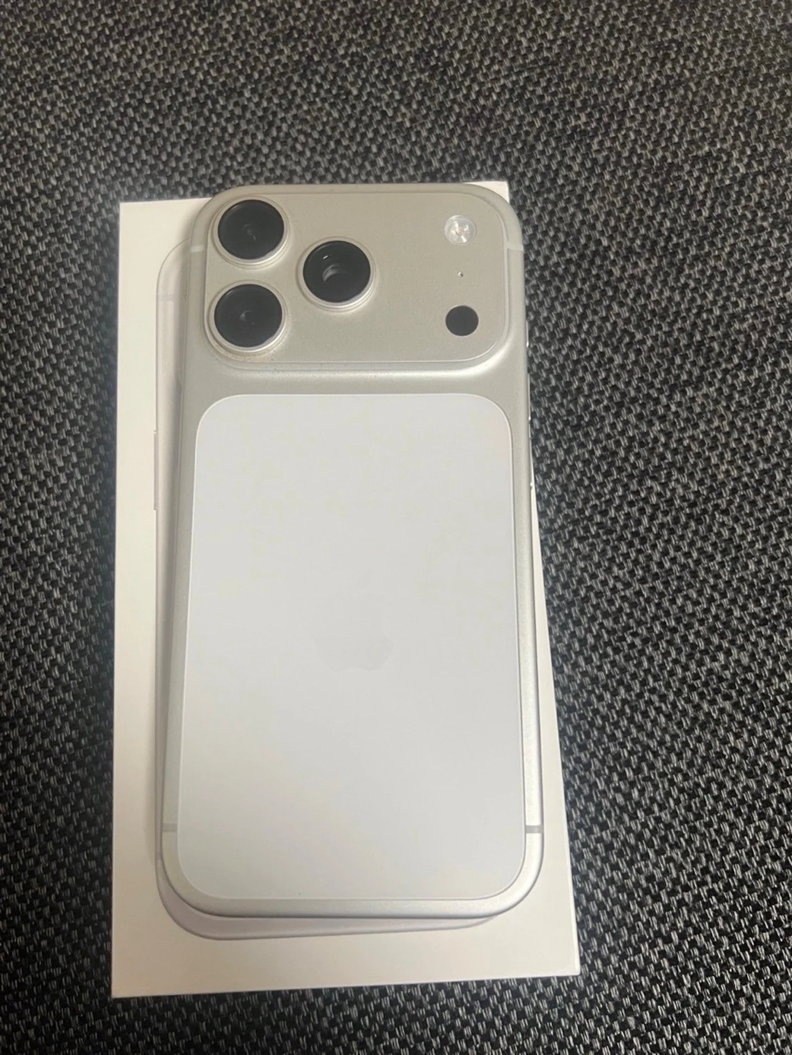  Silver iphone 17 pro - 6