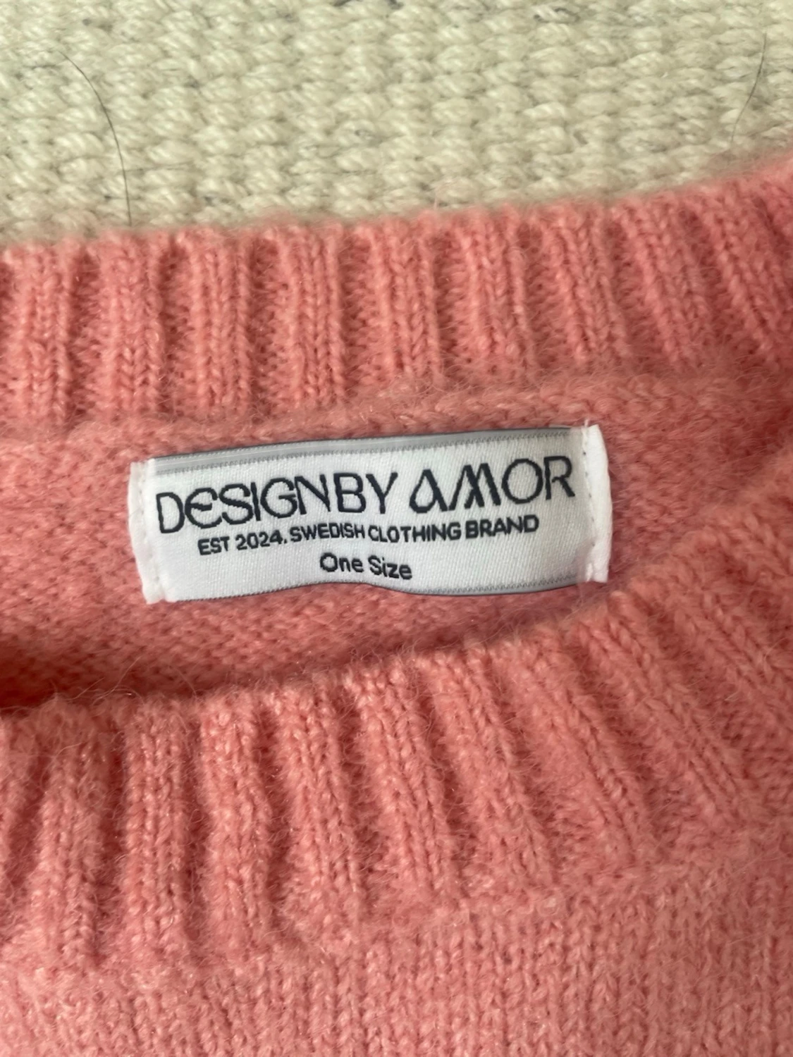 Söt stickad tröja  - 1