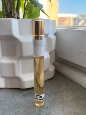 Essnce ELLE LA NUIT - Ungefär 8ml kvar av 10.