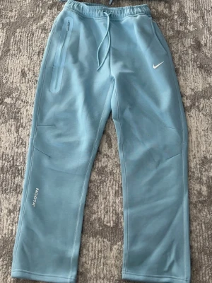 Helt ny blå nocta byxor  - Helt ny blå nocta byxor i storlek S men funkar för storlek M också