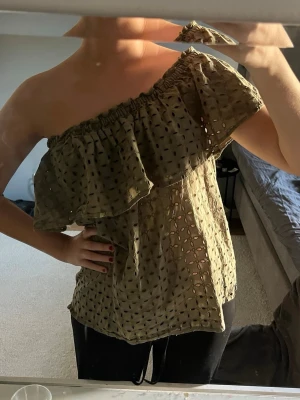 blus - jääätte söt blus till sommarn kan ha på lite olika sätt!!! 🌼