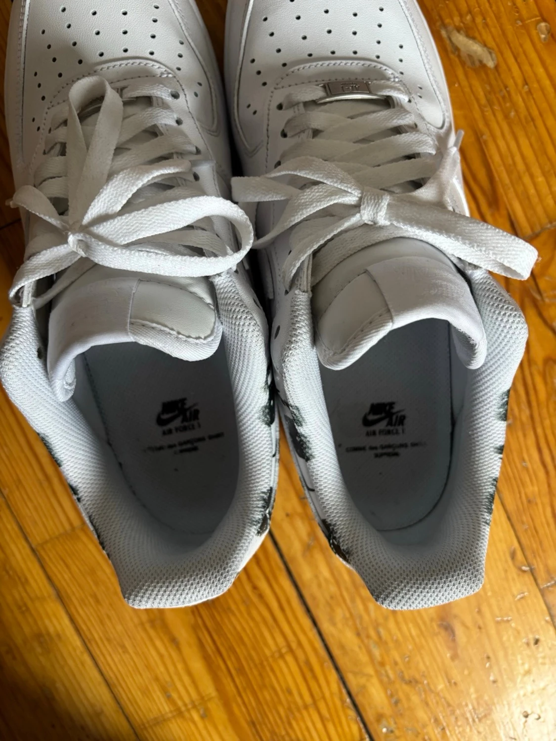 Vita sneakers med svart mönster - 4