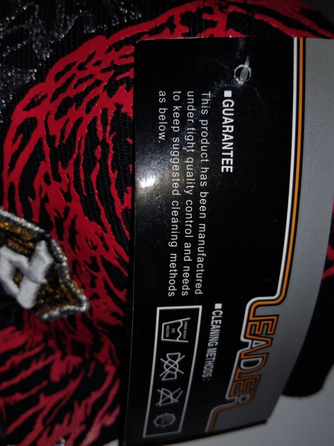 Svart keps med brodyr från Leader - 1