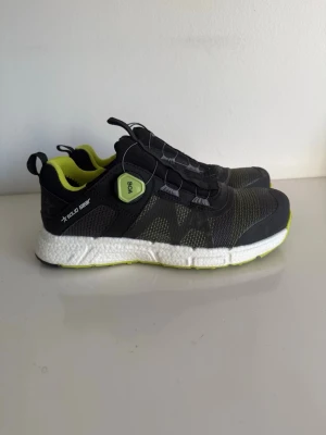 Stålhetta skor-Solid Gear vent 2  - Arbetsko som var för små för mig. Storlek 40. Stålhetta. Helt nya. Kan frakta. 