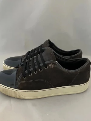 Bruna Lanvin  - Säljer nu dessa snygga Lanvin cap toe i brunaktig färg och i uk 7 som passar 41-42, skriv för fler bilder/frågor🙌🏼