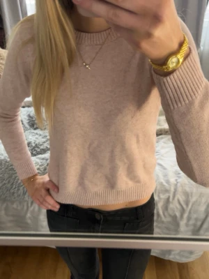 Ljusrosa stickad tröja - Ljusrosa stickad tröja från Vila💗