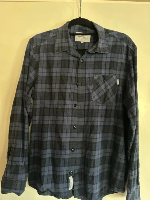 Rutig blå skjorta från Carhartt - Snygg rutig skjorta från Carhartt