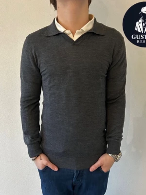 JOHN HENRIC TRÖJA - 100% MERINOULL - Tja. Säljer nu denna John Henric tröja i 100 procent merinoull i nyskick, använd fåtal gånger o inga defekter. Storleken är S. Nypris: 1100 kr. Tveka inte på att ställa frågor! ☺️