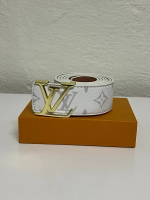 Lv Bälte  - Helt nytt aldrig använd. Storlek 110. Snabb frakt. Endast bälte.
