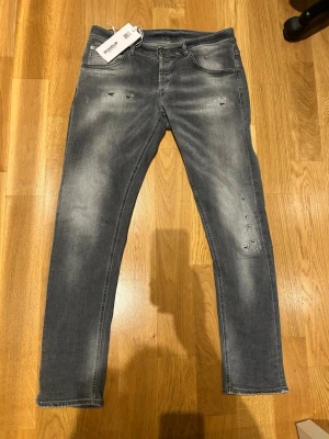 Dondup jeans  - Kolla in dessa shyssstaa dondups som är i 9/10 skick 👀 size 33