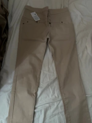 Jeans - Jeans i storlek S, nya med prislapp