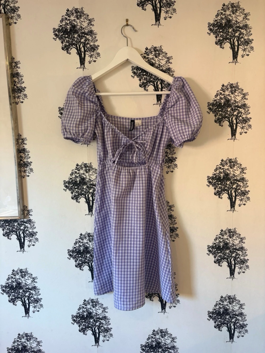 Lila rutig kortklänning med puffärm - 1