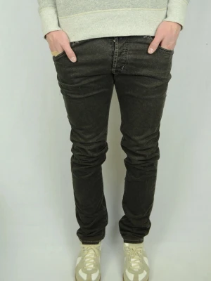 Jacob Cohën - Fina Jacob Cohën jeans i storlek 32. Väldigt bra skick sparsamt använda! Midjan är 41cm och längden är 111cm!