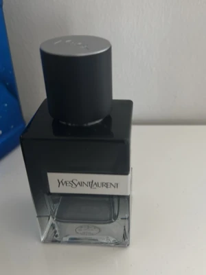 Yves Saint Laurent parfym herr - Den är slut snygg ysl flaska man kan ha som design eller fylla den 