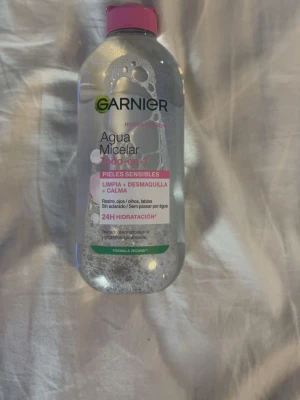 Garnier micellärvatten för känslig hud smink borttagning  - Micellärvatten från Garnier/ smink borttagning. Helt o rörd då jag beställde en för mycket. 