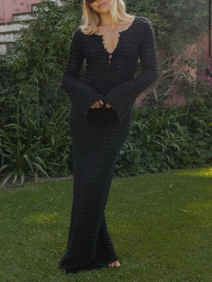 SÖKER - NAKD X Moa Mattsson - Söker denna klänning i svart eller vitt. Helst S🥰