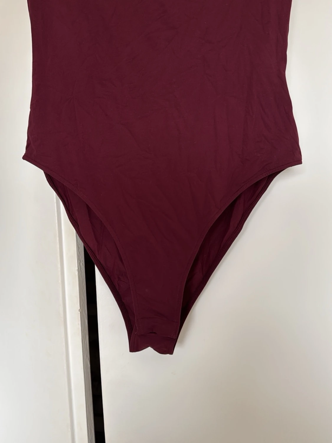 Vinröd basic body med kort ärm - 1