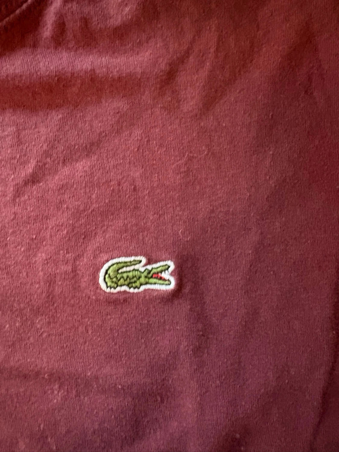 Vinröd t-shirt från Lacoste - 1