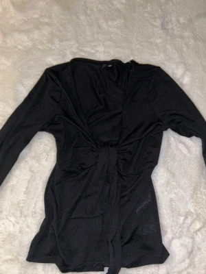 Gina top - Den virala Gina toppen. Behöver rensa min garderob, aldrig använd köptes förra sommaren 