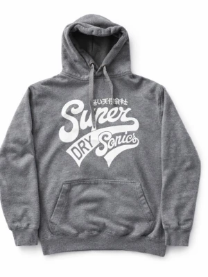 Grå hoodie Superdry  - Snygg grå hoodie från Superdry med stor vit logga och texten 'Superdry Sonics' på bröstet. Klassisk känguruficka framtill och justerbar huva med dragsko. Tillverkad i mjukt sweatshirtmaterial, perfekt för en avslappnad streetwear-look.M fits S