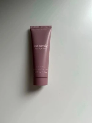 Kylie Jenner bodylotion  - Aldrig använd. Köpt i ett paket med andra produkter på Vinted. 