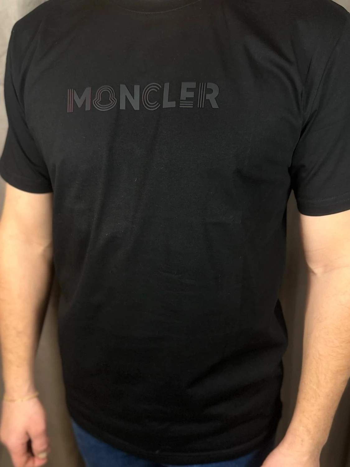 Svart t-shirt med logga