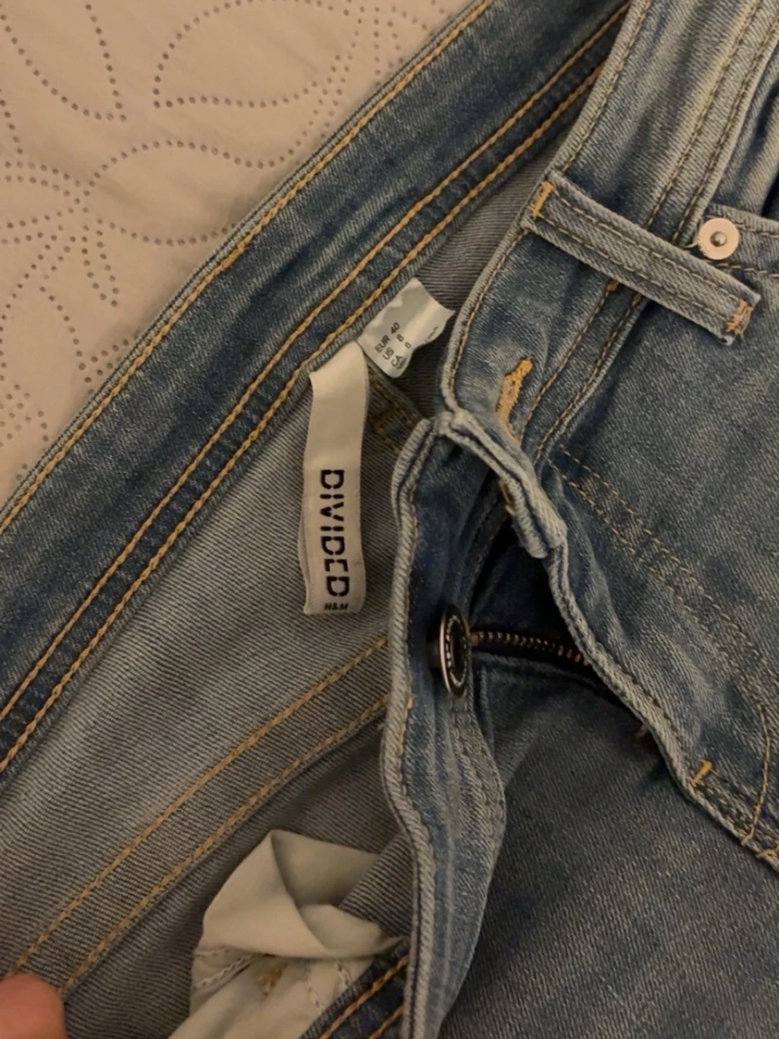 Ljusblå bootcut jeans från Divided - 1