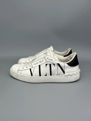 Valentino Open VLTN Sneaker - • The shoes have been gently used and are in good condition  • Size: 40 (fits 40.5–41)  • Color: White leather  • Retail price: 7280 SEK / 590€  • No accessories