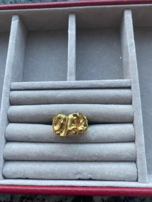 Ring - Så fin ring som även är justerbar! Nästan aldrig använd💕