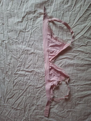 Rosa bh - Den är bra matrial, mjukt och inget som stör en