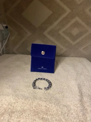 Urban story armband - Urban story armband. (Silver) perfekt en fin vacker sommars dag med en glansig armband 