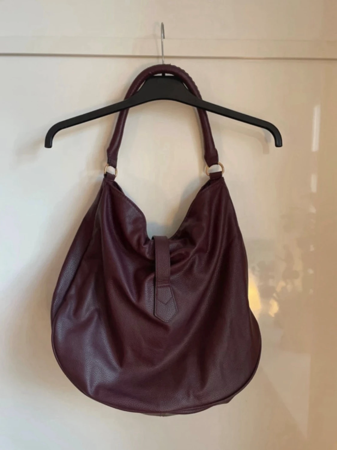 Vinröd axelväska i mocka - 2