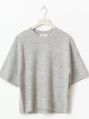 Grå stickad t-shirt  - Mjuk och stilren grå stickad t-shirt med korta ärmar 🥰